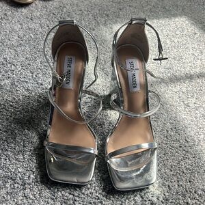 Steve Madden Silver Metallic Rebooted 6M